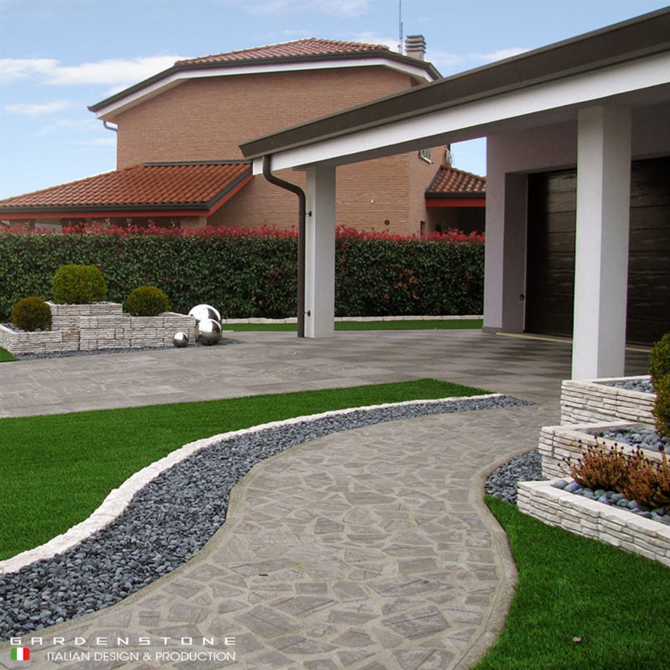 Bordature tosaerba su vialetto in design elegante e stile tradizionale
