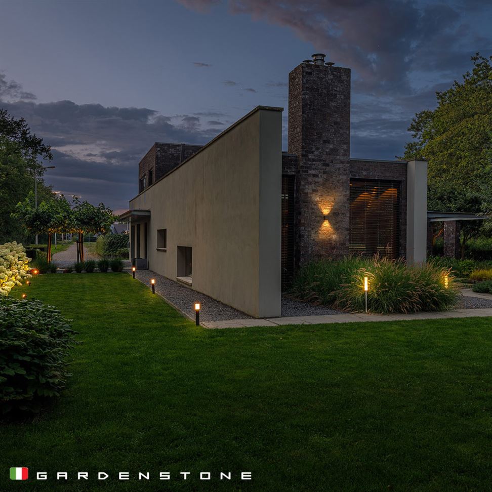 Illuminazione serale grazie a lampioncino da giardino