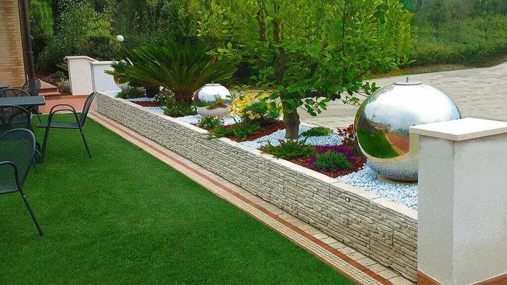aiuola con palle decorative